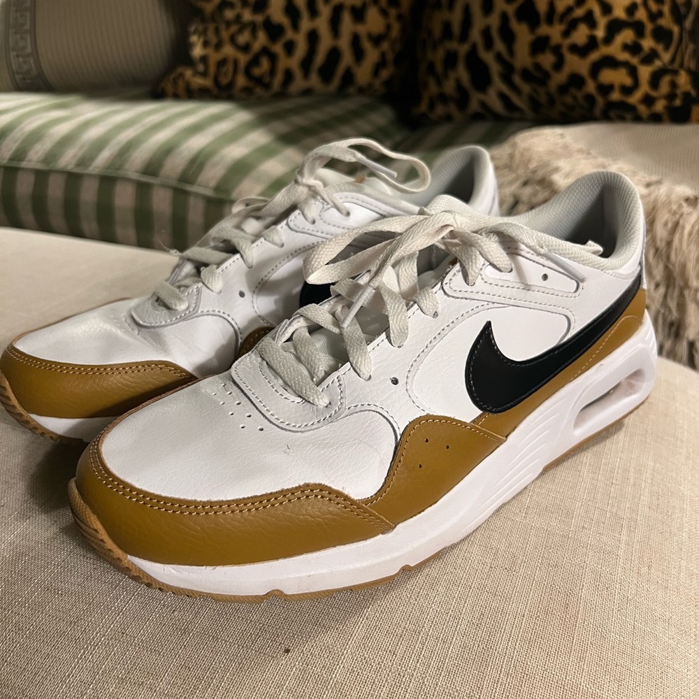 Nike Air Max SC.  White-Black-Wheat.  Size 10.